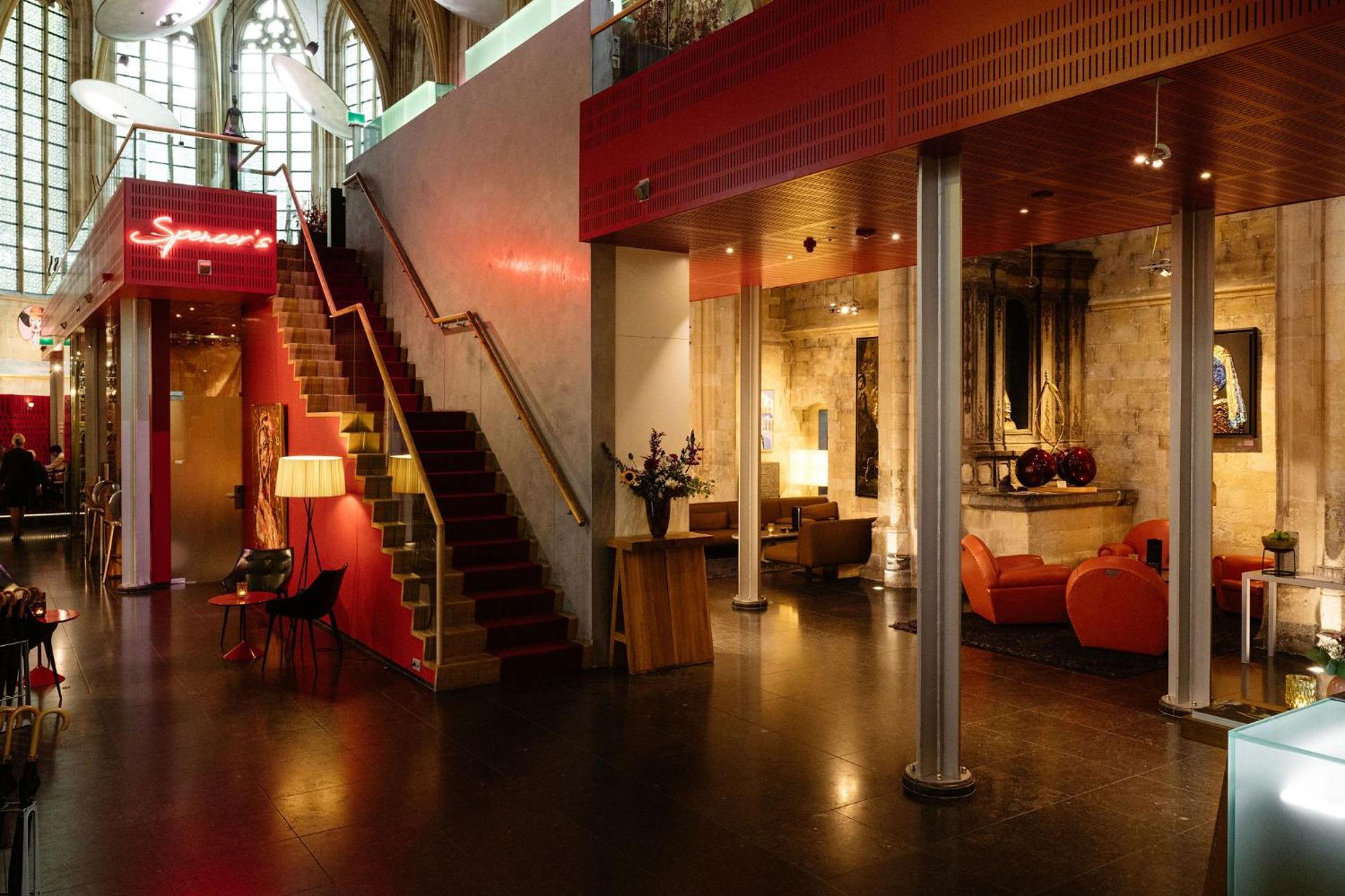设计酒店 马斯特里赫特 外观 照片 The interior of the hotel