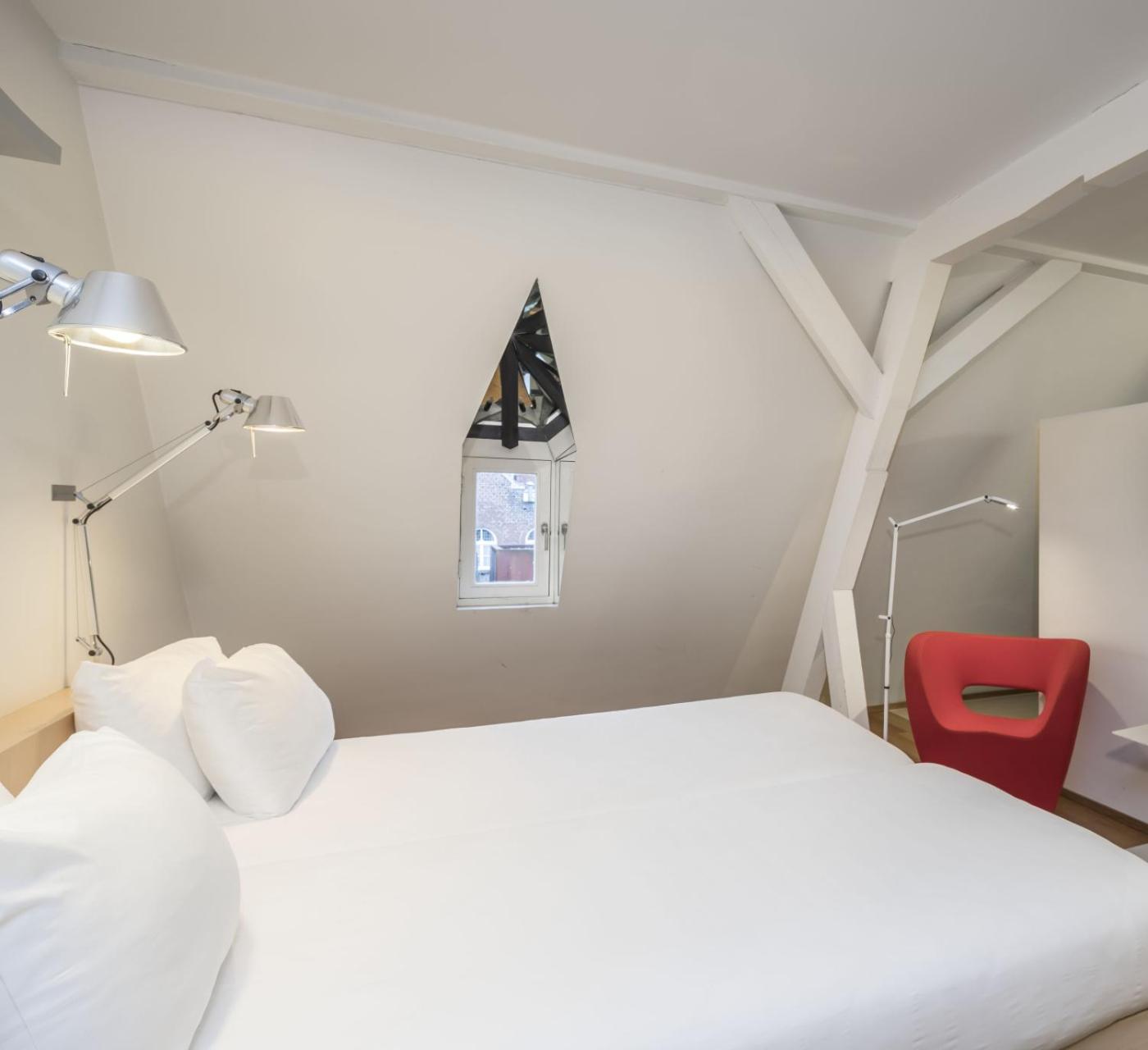 设计酒店 马斯特里赫特 外观 照片 A room at the hotel