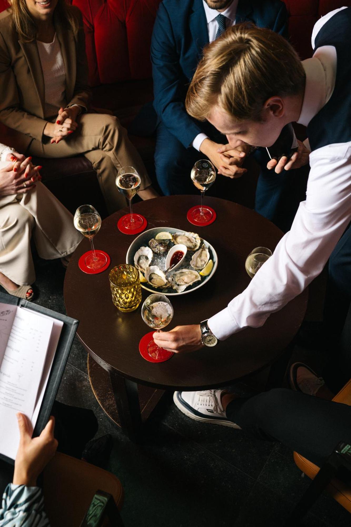 设计酒店 马斯特里赫特 外观 照片 Oysters at the Oyster Bar